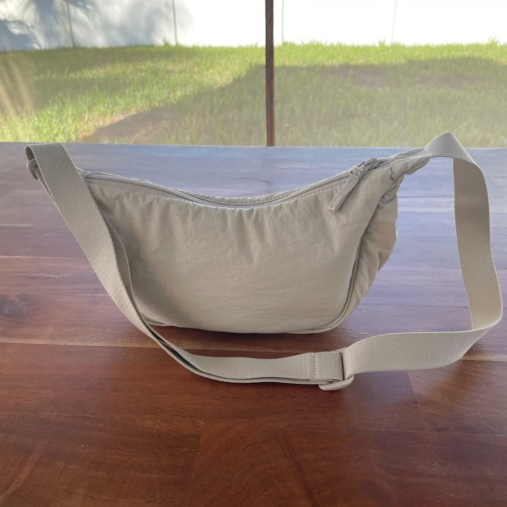 Uniqlo Belt Bag in Light cream - Picture 1 of 5